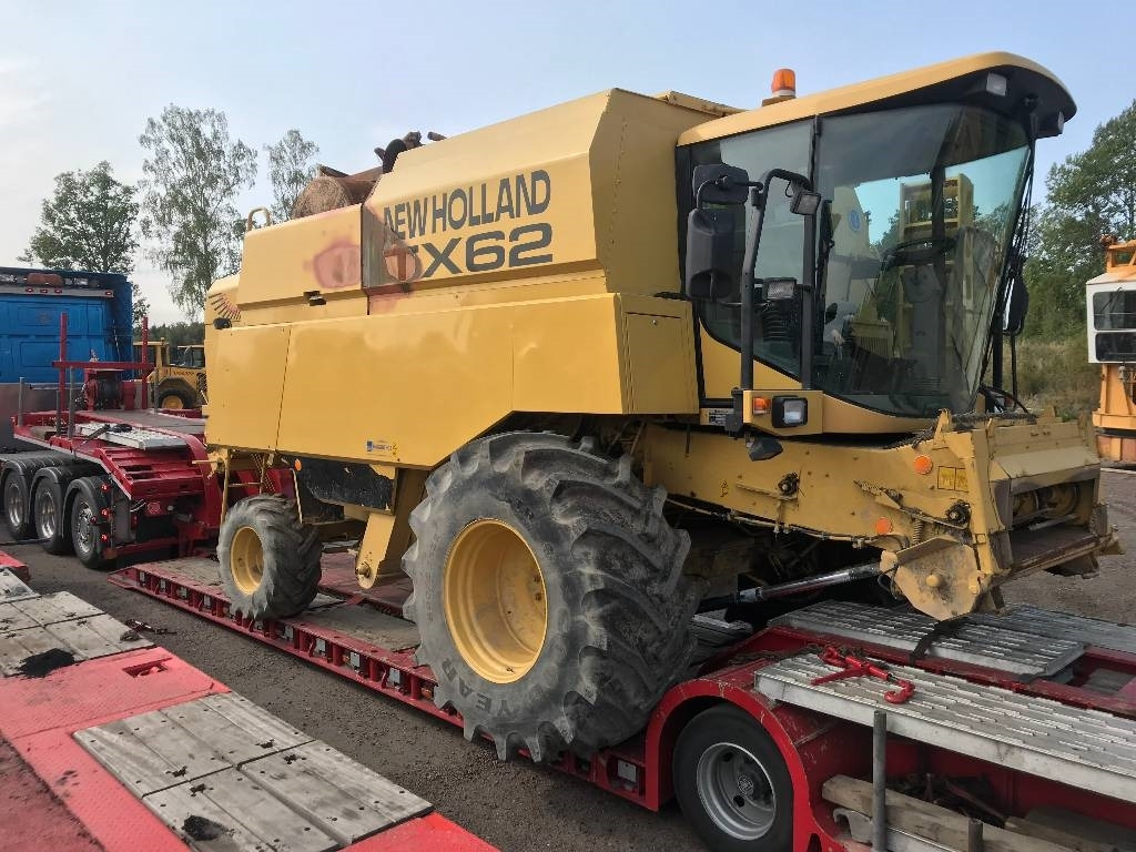 New Holland TX 62 Dismantled for spare parts - Kombajn harvester: slika 1 New Holland TX 62 Dismantled for spare parts - Kombajn harvester: slika 1