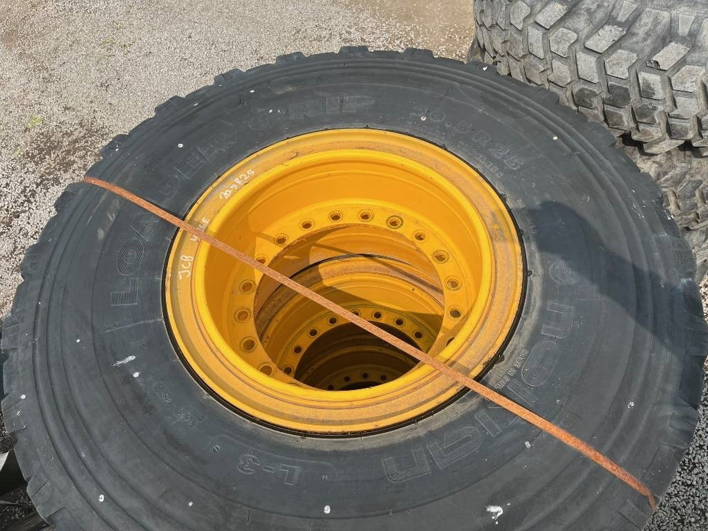 Nokian 20,5 R25 Loader grip JCB 426 E - Kompletno kolo: slika 2 Nokian 20,5 R25 Loader grip JCB 426 E - Kompletno kolo: slika 2