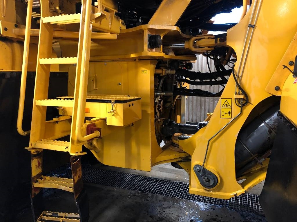 Kolesni nakladalec Volvo L 350 F Dismantled for parts: slika 8