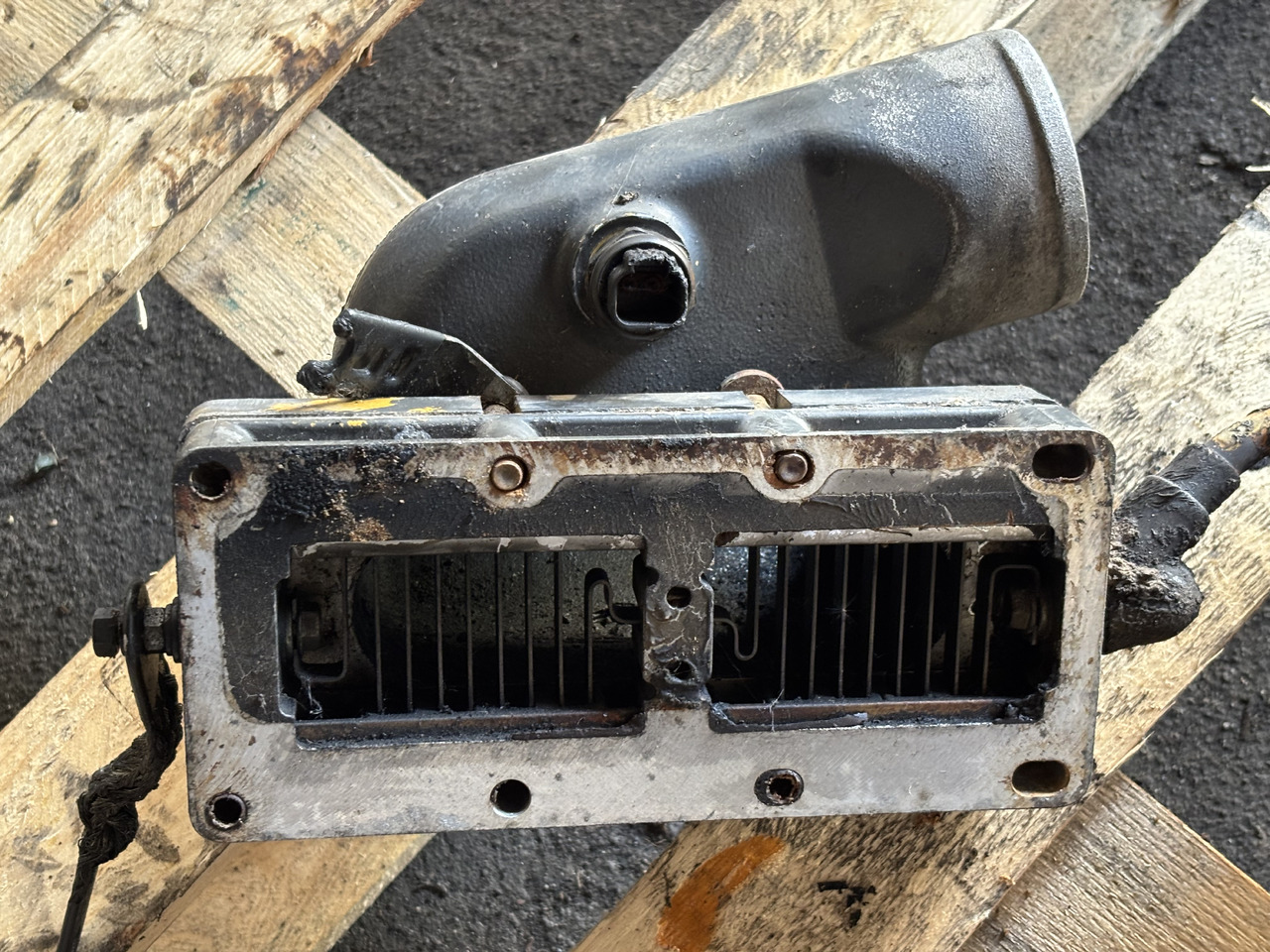 CAT Caterpillar C9 201-9765 Kolanko Wlotu Powietrza 2019765 - Cev za dovod zraka za Kmetijski stroj: slika 3 CAT Caterpillar C9 201-9765 Kolanko Wlotu Powietrza 2019765 - Cev za dovod zraka za Kmetijski stroj: slika 3