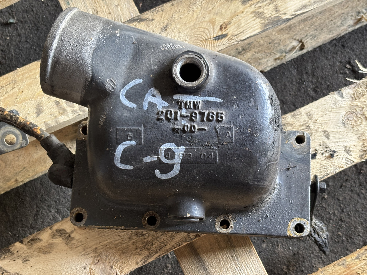 CAT Caterpillar C9 201-9765 Kolanko Wlotu Powietrza 2019765 - Cev za dovod zraka za Kmetijski stroj: slika 1 CAT Caterpillar C9 201-9765 Kolanko Wlotu Powietrza 2019765 - Cev za dovod zraka za Kmetijski stroj: slika 1