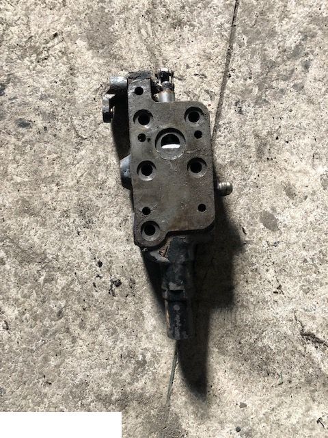 Case IH International - Rozdzielacz Sekcja hydrauliki - Hidravlični ventil za Kmetijski stroj: slika 1 Case IH International - Rozdzielacz Sekcja hydrauliki - Hidravlični ventil za Kmetijski stroj: slika 1