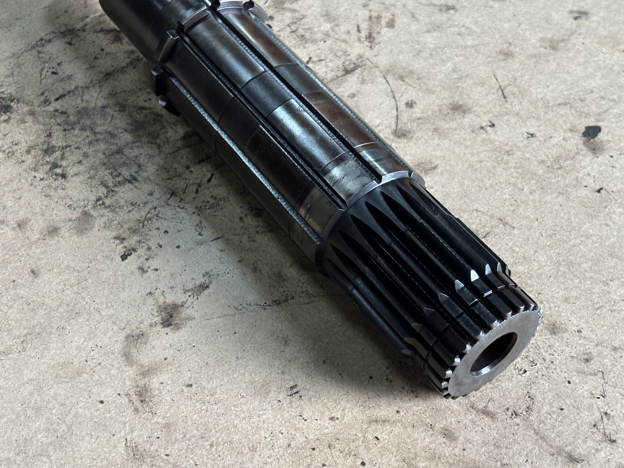 Claas AXION 830 Wałek przekładni podajnika zbożowego 00 1137 076 0 00 1149 403 0 - Kardanska gred za Kmetijski stroj: slika 2 Claas AXION 830 Wałek przekładni podajnika zbożowego 00 1137 076 0 00 1149 403 0 - Kardanska gred za Kmetijski stroj: slika 2