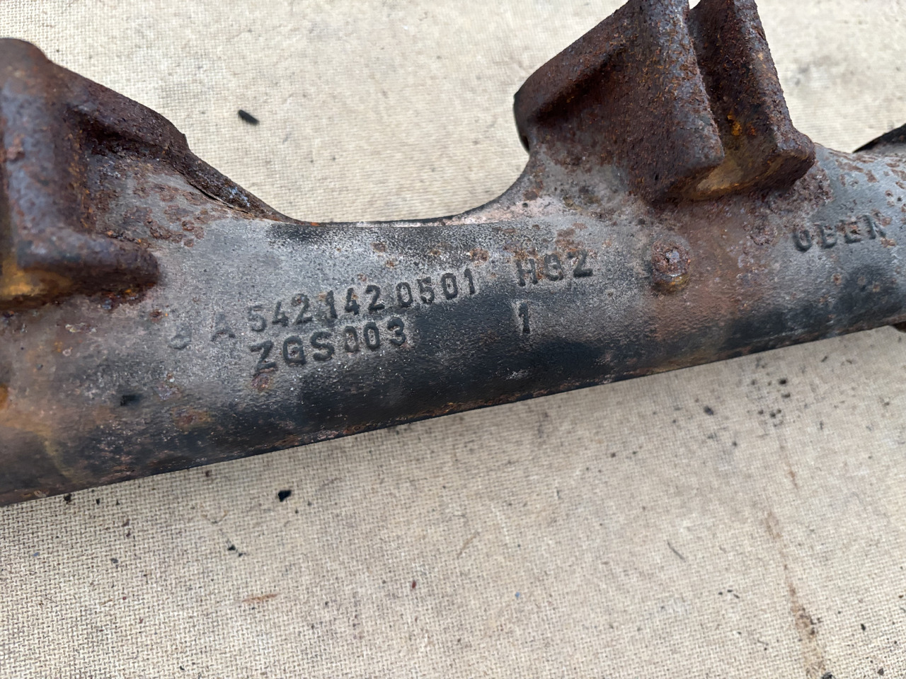 Claas LEXION 780 KOLEKTOR WYDECHOWY 5421420501 - Izpušni kolektor za Kombajn harvester: slika 3 Claas LEXION 780 KOLEKTOR WYDECHOWY 5421420501 - Izpušni kolektor za Kombajn harvester: slika 3