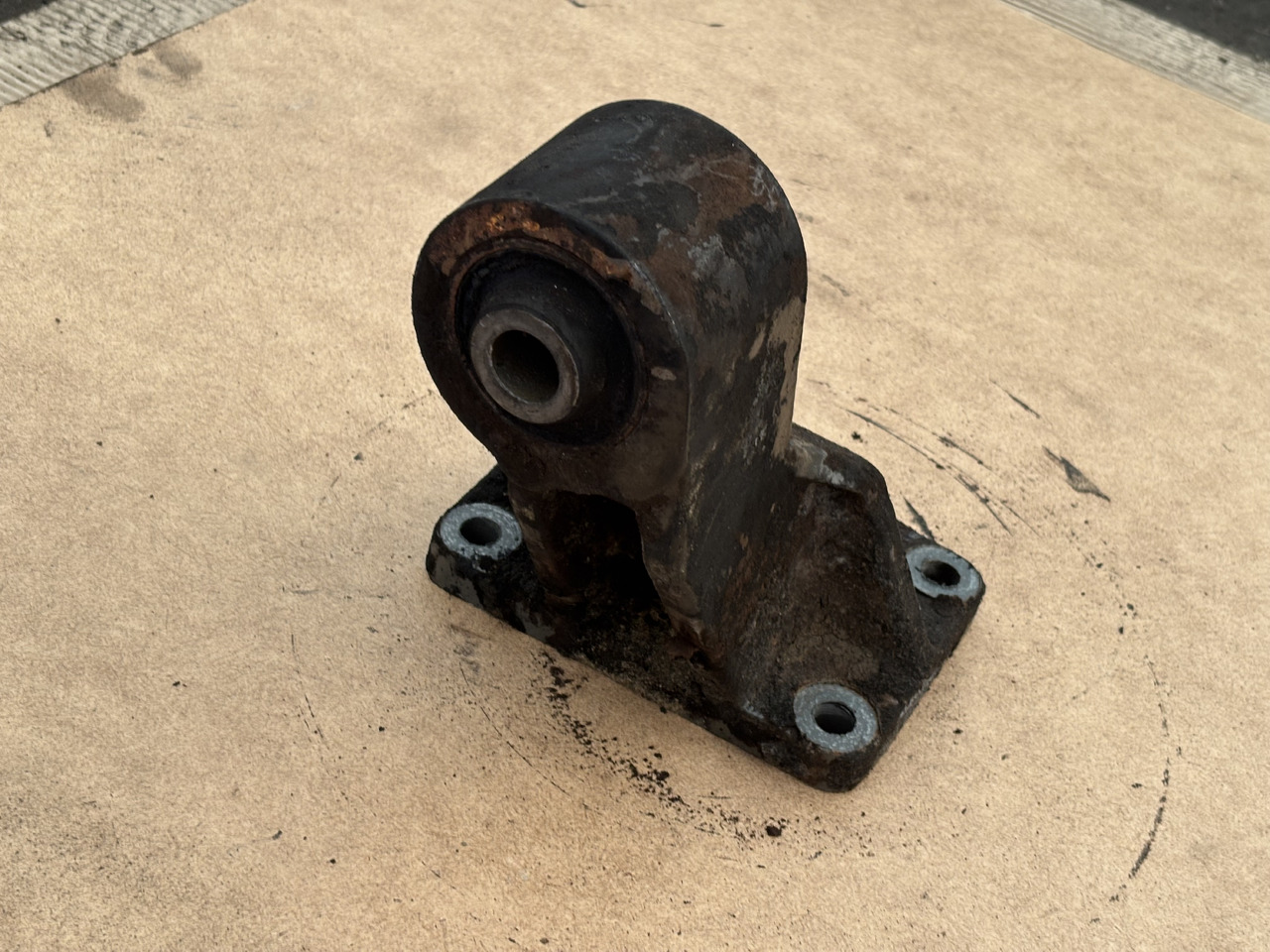 Claas LEXION 780 Wspornik silnika kompletny 00 0791 800 0 0007918000 - Nosilec motorja za Kombajn harvester: slika 2 Claas LEXION 780 Wspornik silnika kompletny 00 0791 800 0 0007918000 - Nosilec motorja za Kombajn harvester: slika 2