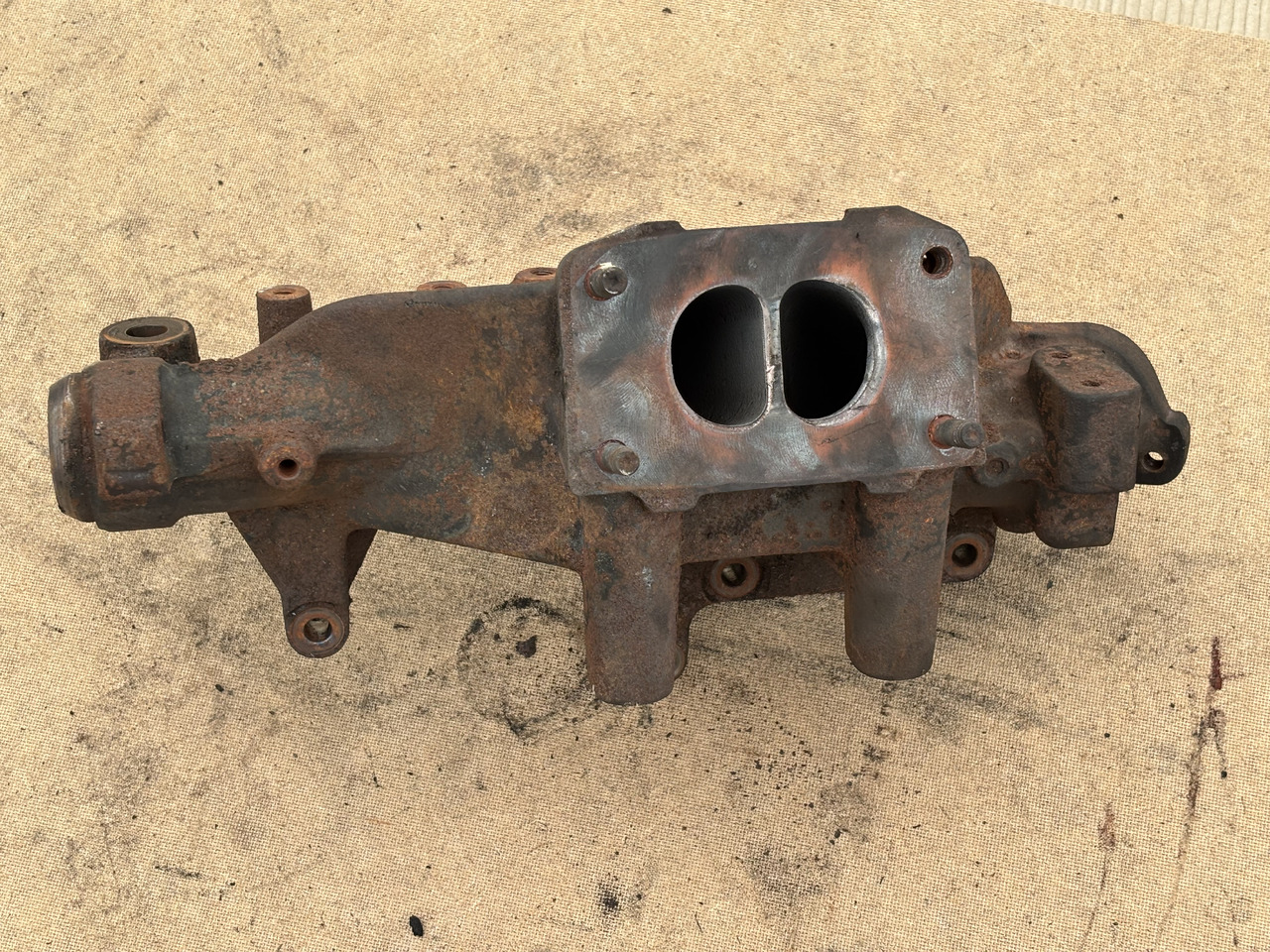 Claas Lexion 780 Kolektor Wydechowy Mercedes R5421421009 OM502 - Izpušni kolektor za Kombajn harvester: slika 4 Claas Lexion 780 Kolektor Wydechowy Mercedes R5421421009 OM502 - Izpušni kolektor za Kombajn harvester: slika 4