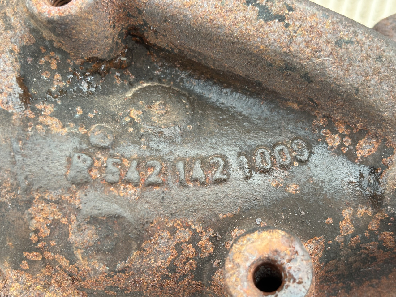 Claas Lexion 780 Kolektor Wydechowy Mercedes R5421421009 OM502 - Izpušni kolektor za Kombajn harvester: slika 2 Claas Lexion 780 Kolektor Wydechowy Mercedes R5421421009 OM502 - Izpušni kolektor za Kombajn harvester: slika 2