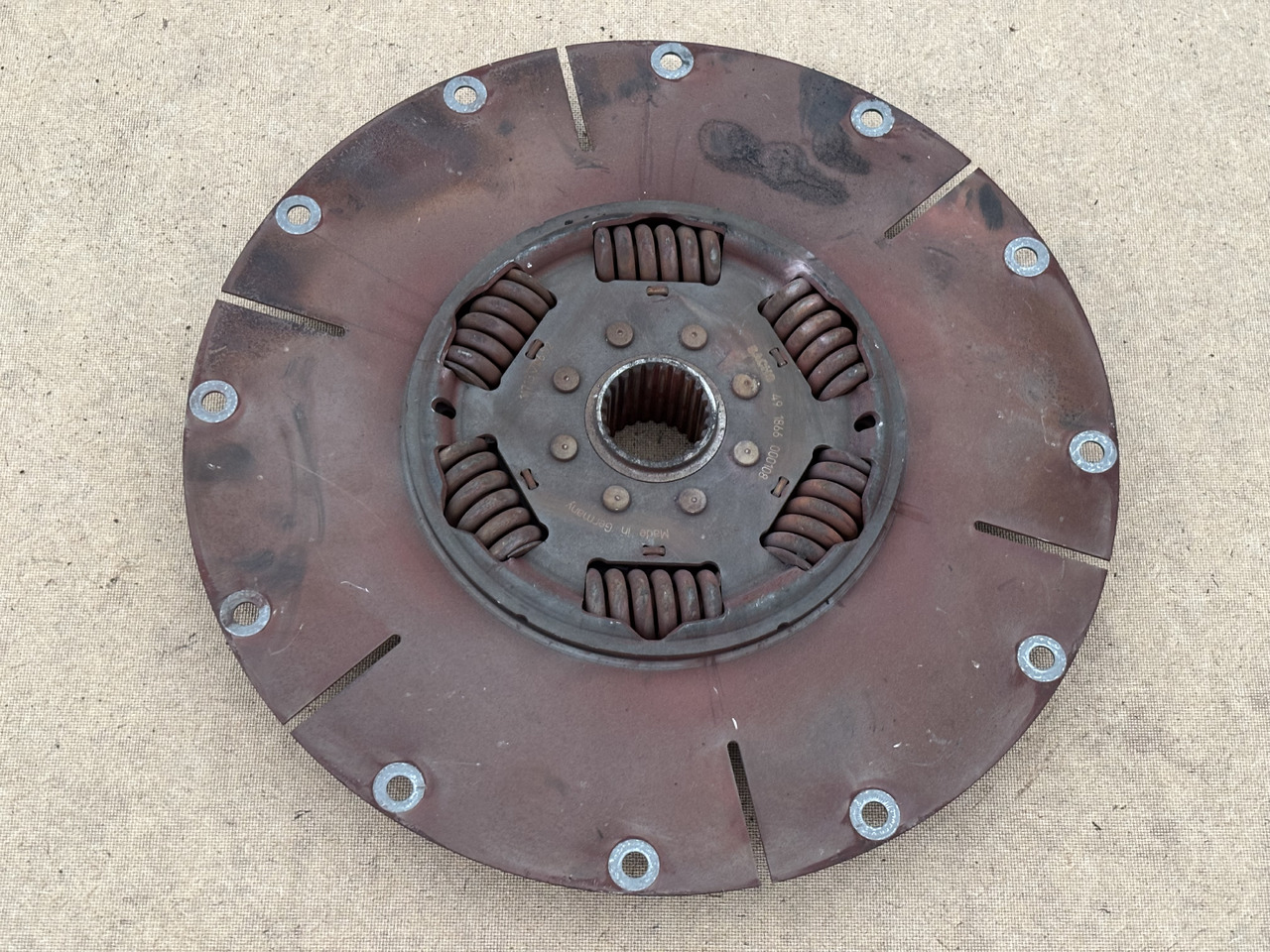 Claas Lexion 780 TŁUMIK DRGAŃ SKRĘTNYCH 0006647120 00 0664 712 0 - Motor in deli za Kombajn harvester: slika 1 Claas Lexion 780 TŁUMIK DRGAŃ SKRĘTNYCH 0006647120 00 0664 712 0 - Motor in deli za Kombajn harvester: slika 1