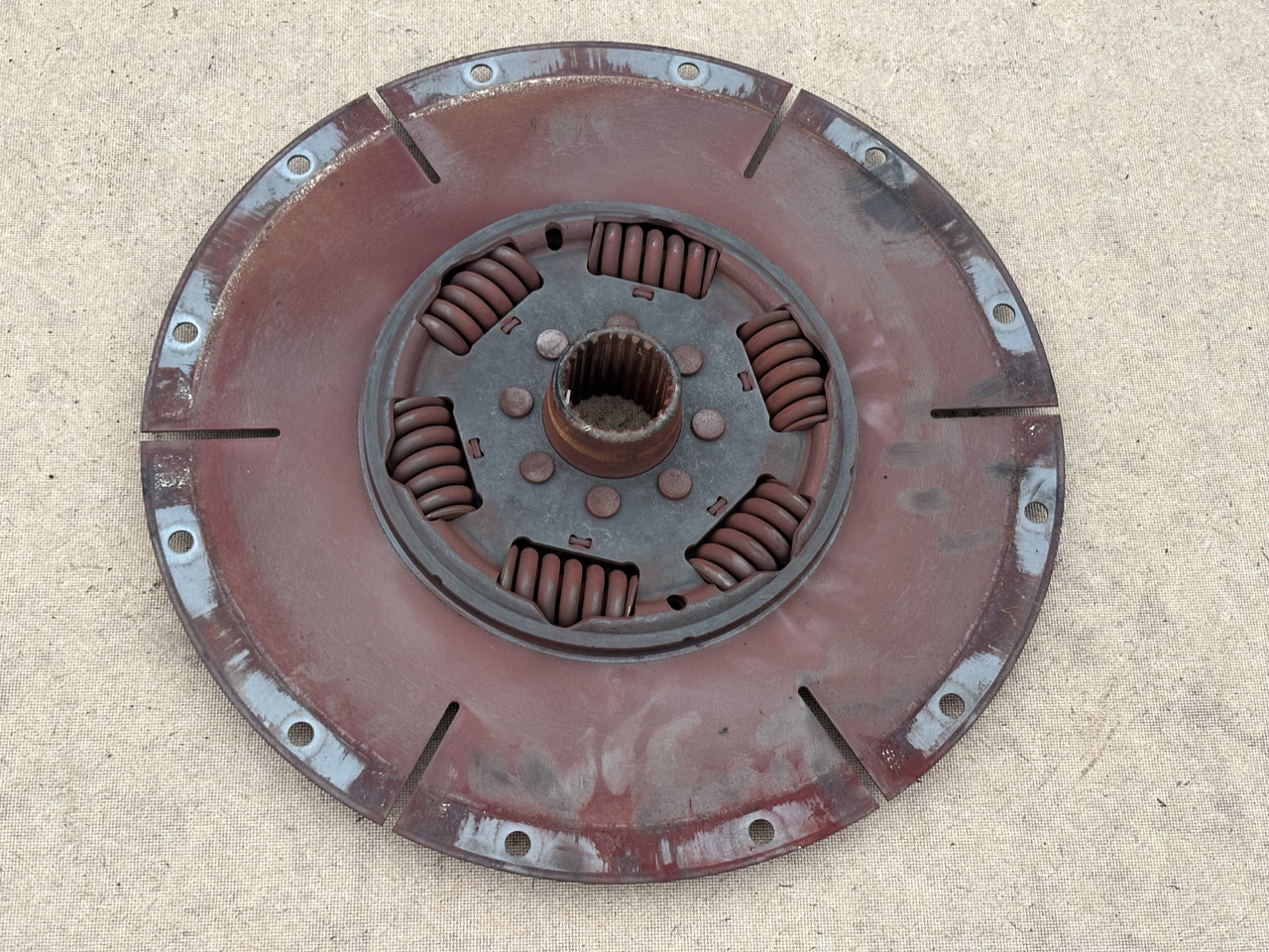 Claas Lexion 780 TŁUMIK DRGAŃ SKRĘTNYCH 0006647120 00 0664 712 0 - Motor in deli za Kombajn harvester: slika 4 Claas Lexion 780 TŁUMIK DRGAŃ SKRĘTNYCH 0006647120 00 0664 712 0 - Motor in deli za Kombajn harvester: slika 4