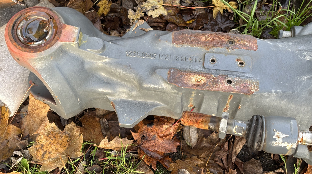 Claas Scorpion 635 Wałek Przegubowy Czop Obudowa Przedniej Osi Pochwa Hamulec - Sprednja os za Traktor: slika 2 Claas Scorpion 635 Wałek Przegubowy Czop Obudowa Przedniej Osi Pochwa Hamulec - Sprednja os za Traktor: slika 2