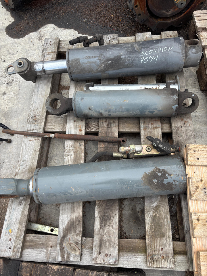 Claas Scorpion 7041 Siłowniki - Hidravlični cilinder za Gradbeni stroj: slika 1 Claas Scorpion 7041 Siłowniki - Hidravlični cilinder za Gradbeni stroj: slika 1