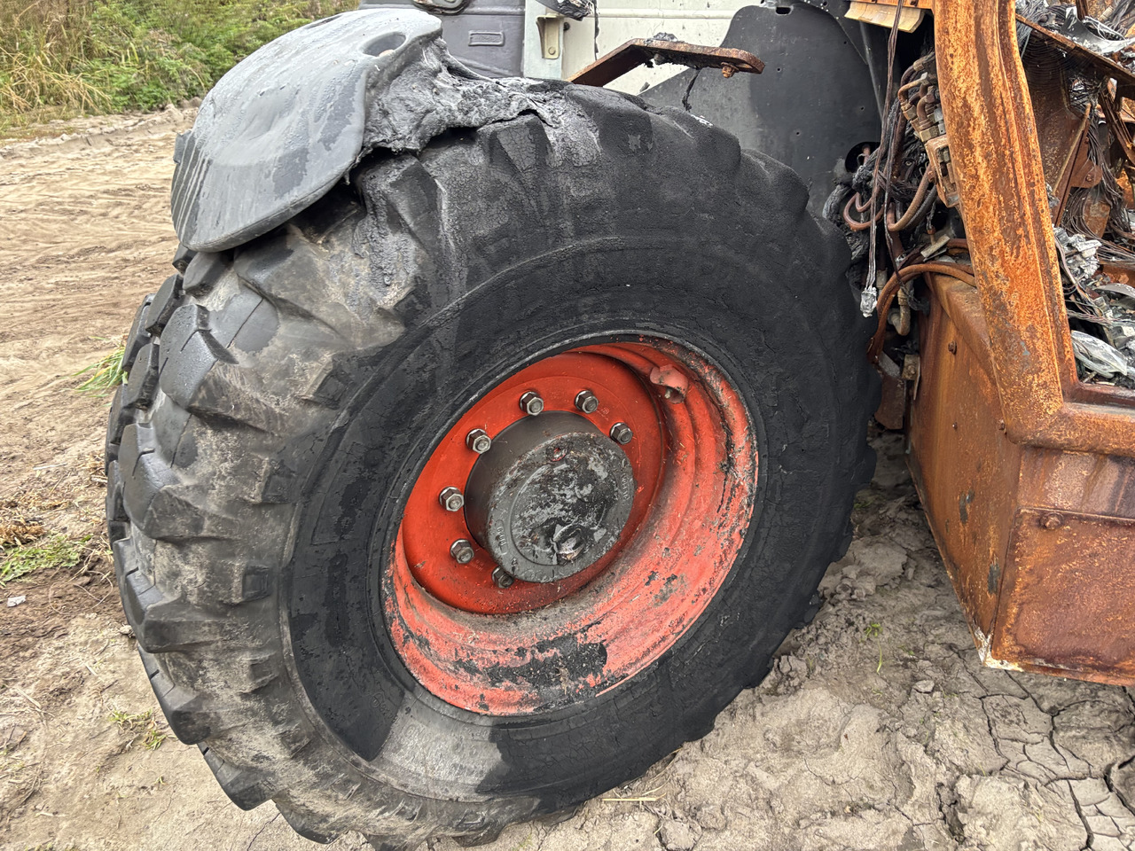 Claas Scorpion 7050 Felga 24XDW16L 24 X DW 16 L 10 szpilek - Platišče za Kmetijski stroj: slika 1 Claas Scorpion 7050 Felga 24XDW16L 24 X DW 16 L 10 szpilek - Platišče za Kmetijski stroj: slika 1