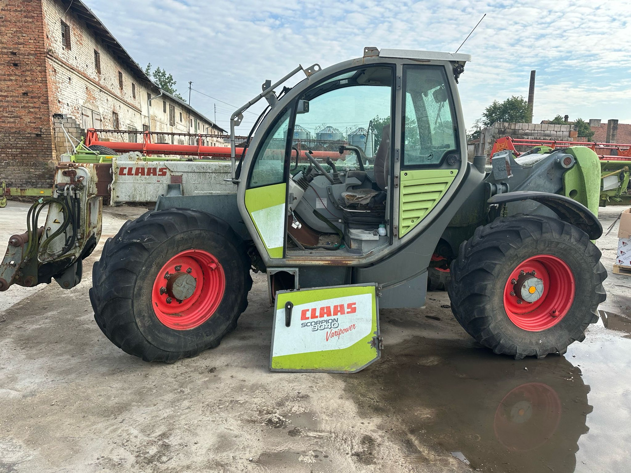 Claas Scorpion 9040 Variopower - tłumik wydech - Dušilec za Kmetijski stroj: slika 1 Claas Scorpion 9040 Variopower - tłumik wydech - Dušilec za Kmetijski stroj: slika 1