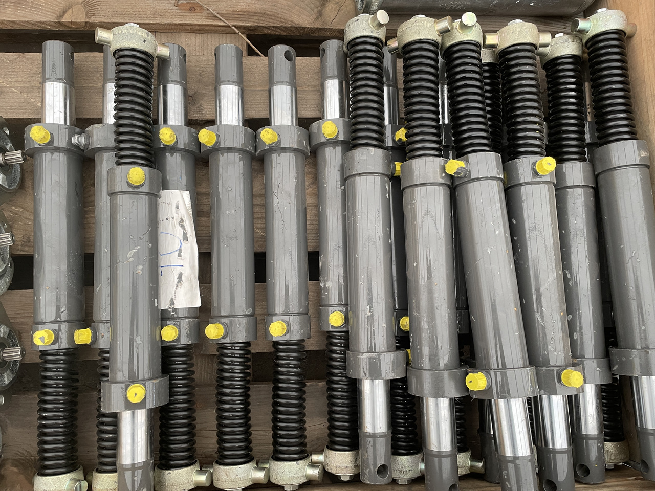 Claas Tucano - siłownik hydrauliczny siekacza słomy 0000406402 - Hidravlični cilinder za Kmetijski stroj: slika 1 Claas Tucano - siłownik hydrauliczny siekacza słomy 0000406402 - Hidravlični cilinder za Kmetijski stroj: slika 1