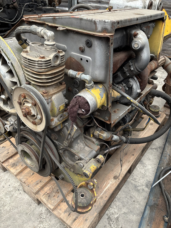 Deutz BF4L913 BF4L 913 Silnik Chłodzony Powietrzem Kompletny z Turbiną Chłodnicą - Motor za Kmetijski stroj: slika 1 Deutz BF4L913 BF4L 913 Silnik Chłodzony Powietrzem Kompletny z Turbiną Chłodnicą - Motor za Kmetijski stroj: slika 1