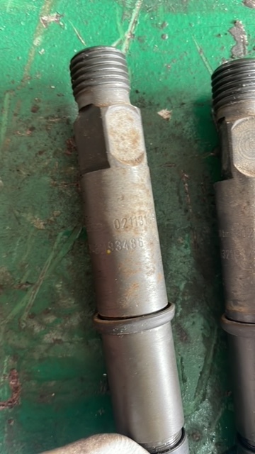 Deutz BF4M2012 wtryski 02931905 - Injektor za Kmetijski stroj: slika 1 Deutz BF4M2012 wtryski 02931905 - Injektor za Kmetijski stroj: slika 1