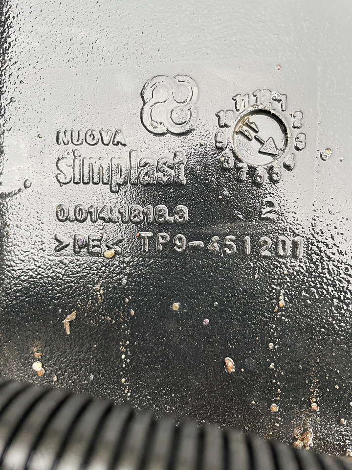 Deutz Fahr Agrotron - zbiornik paliwa 001418183 - Rezervoar za gorivo za Kmetijski stroj: slika 1 Deutz Fahr Agrotron - zbiornik paliwa 001418183 - Rezervoar za gorivo za Kmetijski stroj: slika 1