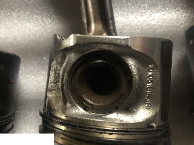 Deutz TCD 2012 L06 4V - Tłok - Bati/ Obroči/ Puše za Kmetijski stroj: slika 1 Deutz TCD 2012 L06 4V - Tłok - Bati/ Obroči/ Puše za Kmetijski stroj: slika 1