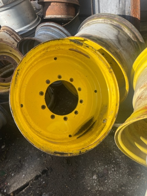 Felga John Deere 15x28 / AL118869 - Platišče za Kmetijski stroj: slika 1 Felga John Deere 15x28 / AL118869 - Platišče za Kmetijski stroj: slika 1