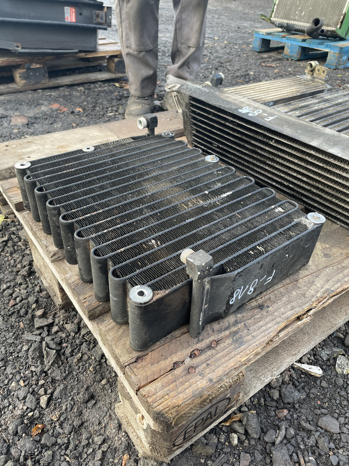 Fendt 816 818 820 - chłodnica - Hladilnik motorja za Kmetijski stroj: slika 4 Fendt 816 818 820 - chłodnica - Hladilnik motorja za Kmetijski stroj: slika 4