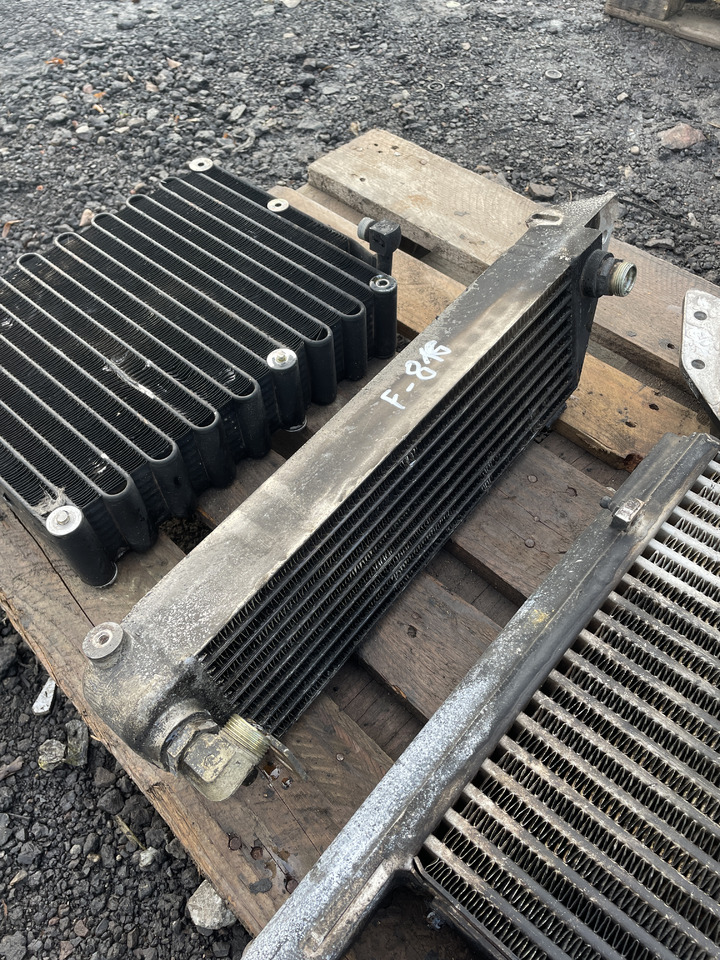 Fendt 816 818 820 - chłodnica - Hladilnik motorja za Kmetijski stroj: slika 3 Fendt 816 818 820 - chłodnica - Hladilnik motorja za Kmetijski stroj: slika 3