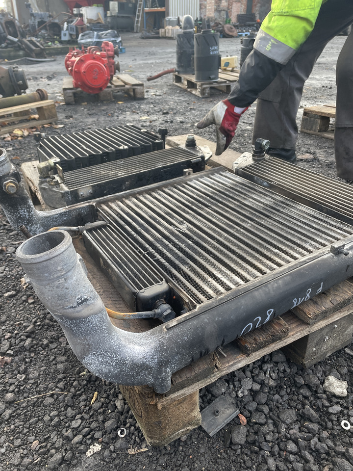 Fendt 816 818 820 - chłodnica - Hladilnik motorja za Kmetijski stroj: slika 2 Fendt 816 818 820 - chłodnica - Hladilnik motorja za Kmetijski stroj: slika 2
