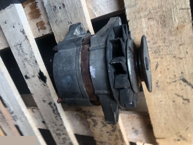 Ford t2 703f 6015 aaa Alternator - Alternator za Kmetijski stroj: slika 1 Ford t2 703f 6015 aaa Alternator - Alternator za Kmetijski stroj: slika 1