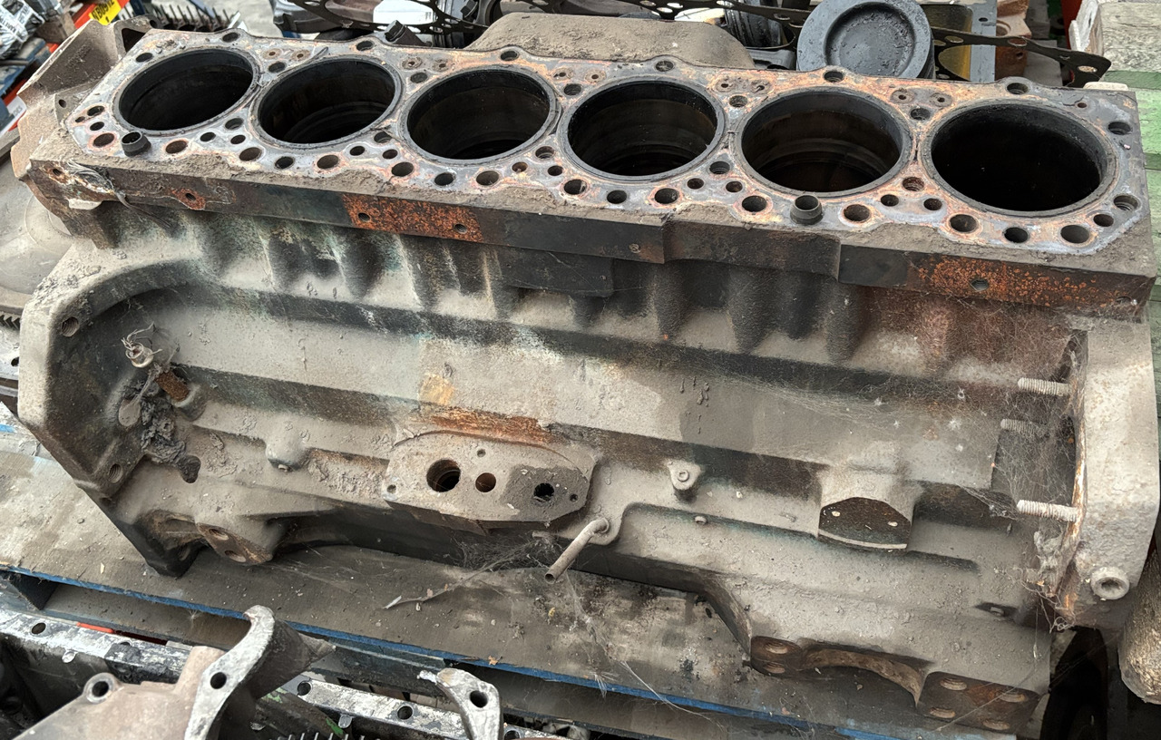 John Deere 6076 R109777 R109780 R109805 R109806 Cylinder Tłoki CZĘŚCI - Blok cilindra za Kmetijski stroj: slika 1 John Deere 6076 R109777 R109780 R109805 R109806 Cylinder Tłoki CZĘŚCI - Blok cilindra za Kmetijski stroj: slika 1