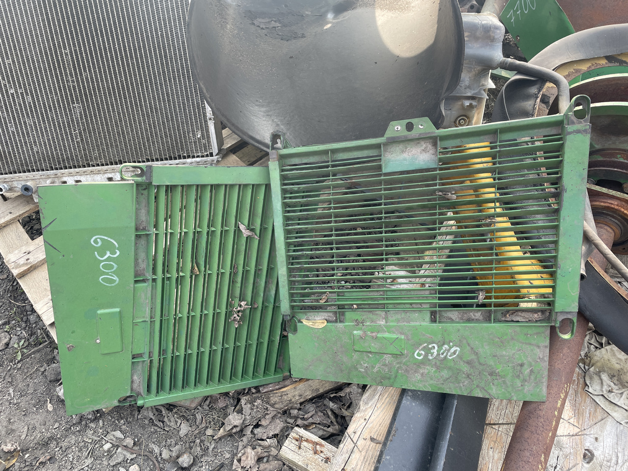 John Deere 6300 - kratka - Rešetka za Kmetijski stroj: slika 1 John Deere 6300 - kratka - Rešetka za Kmetijski stroj: slika 1