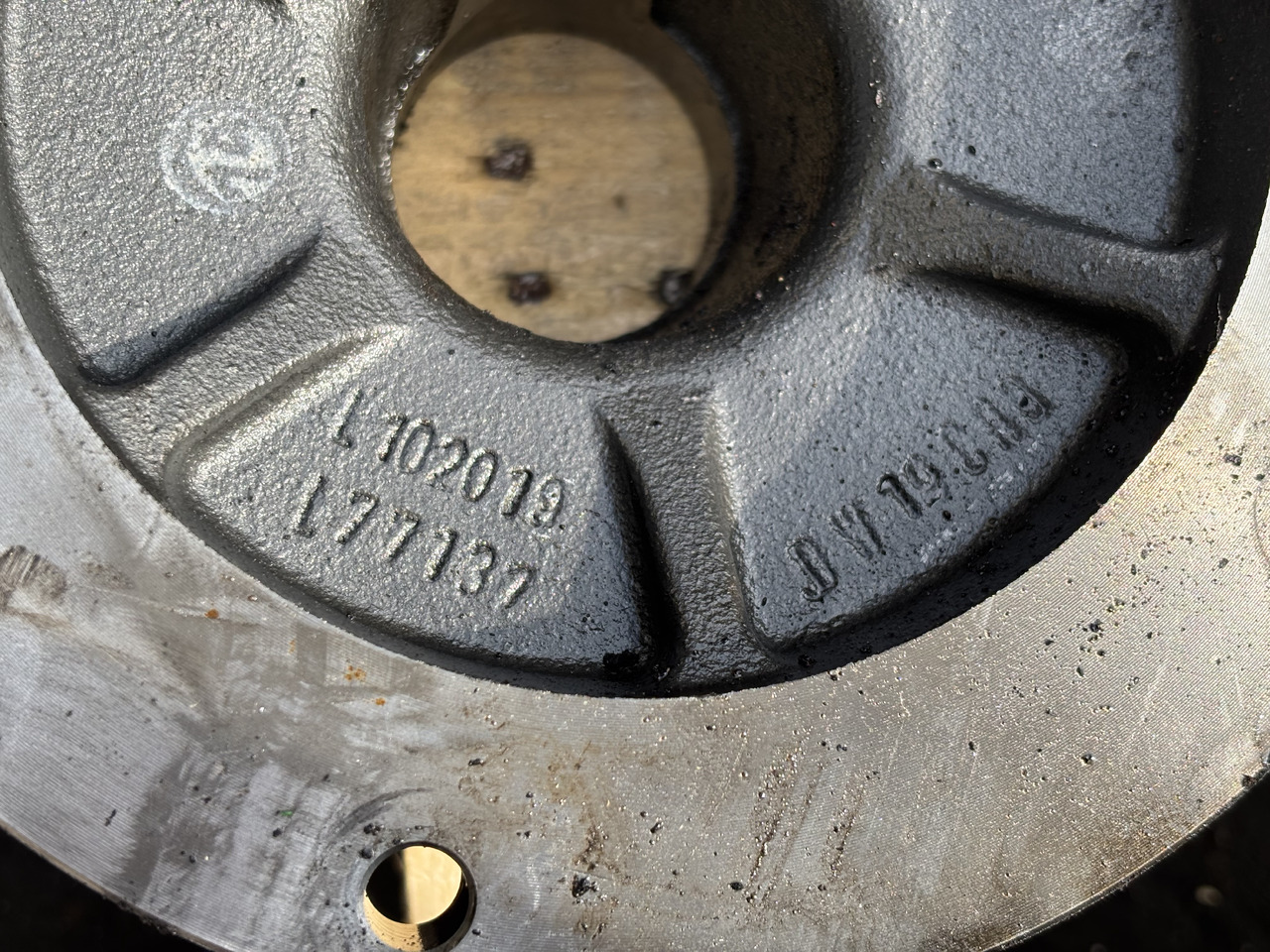 John Deere 6630 Obudowa łożyska L77137 L102019 - Deli podvozja za Kmetijski stroj: slika 2 John Deere 6630 Obudowa łożyska L77137 L102019 - Deli podvozja za Kmetijski stroj: slika 2