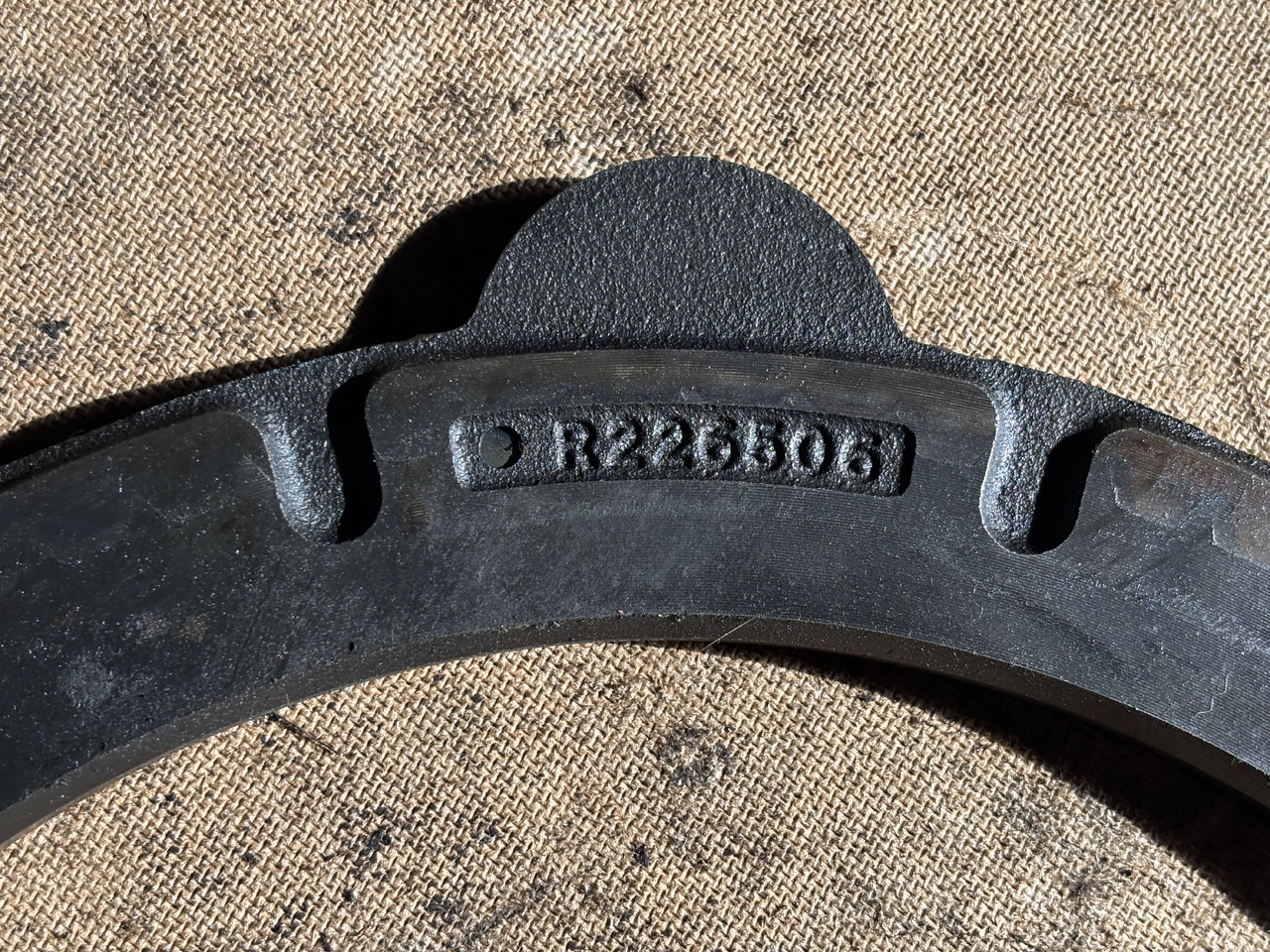 John Deere 7200 7230 7630 7830 7930 7M 230 Docisk Hamulca Płytka R226506 R240743 - Zavorni diski za Kmetijski stroj: slika 2 John Deere 7200 7230 7630 7830 7930 7M 230 Docisk Hamulca Płytka R226506 R240743 - Zavorni diski za Kmetijski stroj: slika 2