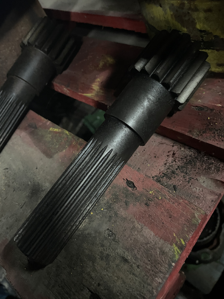 John Deere 7810 - zwolnica kompletna sztywna oś - Bočni reduktor za Kmetijski stroj: slika 2 John Deere 7810 - zwolnica kompletna sztywna oś - Bočni reduktor za Kmetijski stroj: slika 2