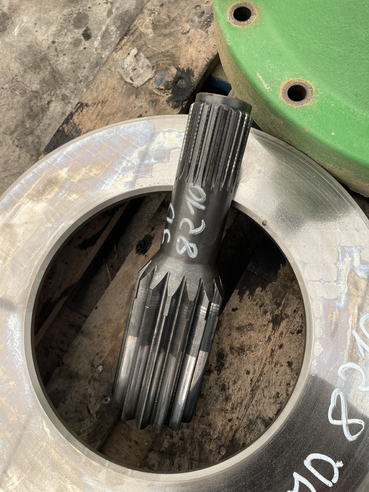 John Deere 8110 8120 8210 9120 9220 - półoś granat R157057 R111450 R157061 R157059 - Polosovina za Kmetijski stroj: slika 1 John Deere 8110 8120 8210 9120 9220 - półoś granat R157057 R111450 R157061 R157059 - Polosovina za Kmetijski stroj: slika 1