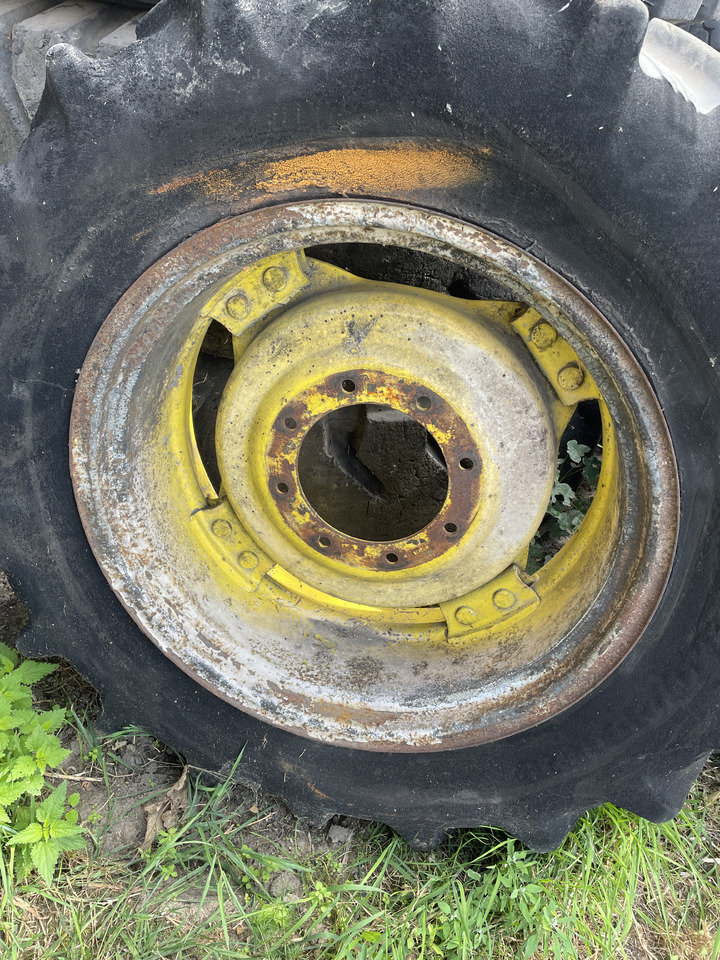 John Deere Claas - felga skręcana 12x28 - Platišče za Kmetijski stroj: slika 1 John Deere Claas - felga skręcana 12x28 - Platišče za Kmetijski stroj: slika 1