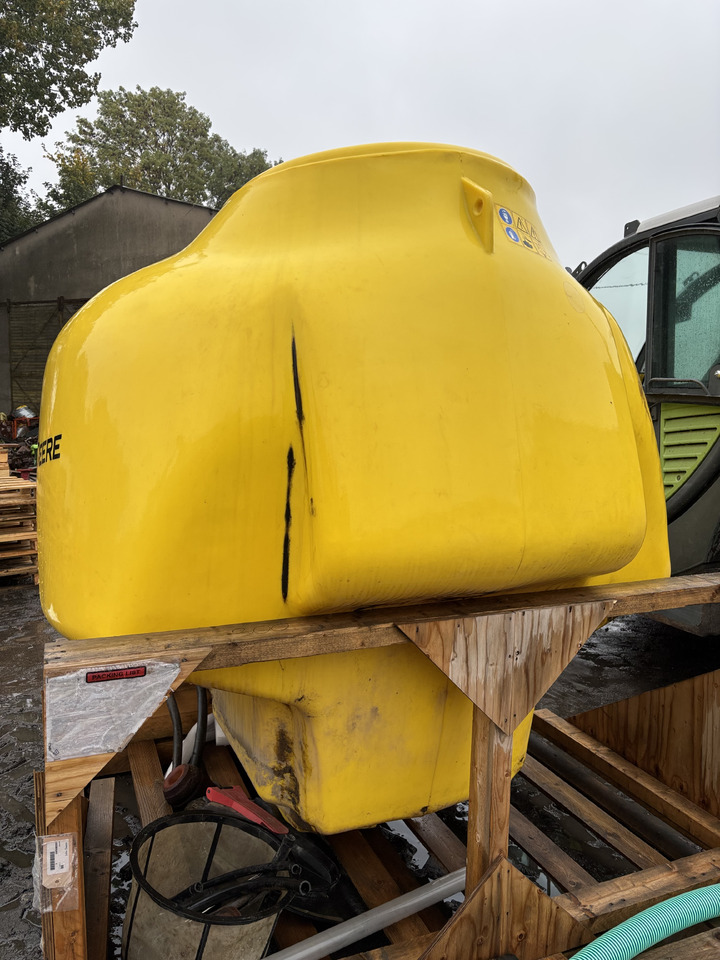 John Deere M740i Zbiornik Opryskiwacz WZW17745 WZ8226404 - Škropilnica montirana na traktor: slika 3 John Deere M740i Zbiornik Opryskiwacz WZW17745 WZ8226404 - Škropilnica montirana na traktor: slika 3