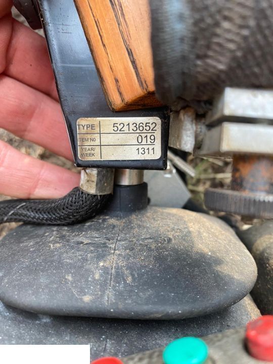 Komatsu Valmet Joystick TYP: / 2145 015 2817 Joistick Sterowanie - Kabina in notranjost za Gozdarska oprema: slika 1 Komatsu Valmet Joystick TYP: / 2145 015 2817 Joistick Sterowanie - Kabina in notranjost za Gozdarska oprema: slika 1