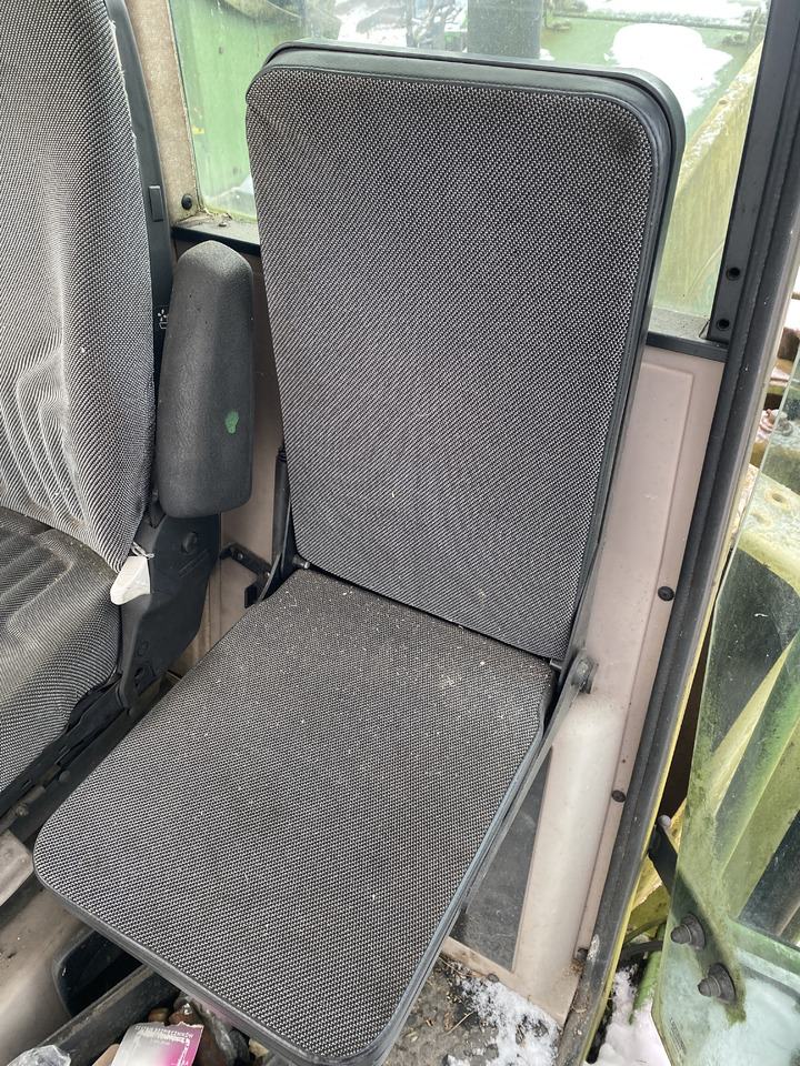 Krone Big M II - fotel pasaźera 002204690 - Sedež za Kmetijski stroj: slika 1 Krone Big M II - fotel pasaźera 002204690 - Sedež za Kmetijski stroj: slika 1