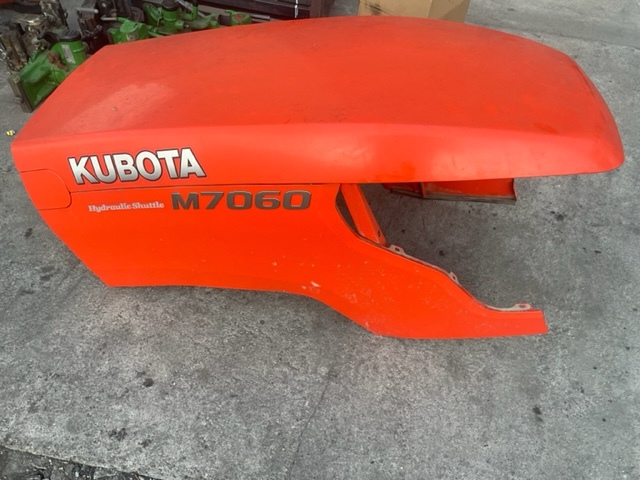Kubota M7060 Maska - Pokrov motorja za Kmetijski stroj: slika 2 Kubota M7060 Maska - Pokrov motorja za Kmetijski stroj: slika 2