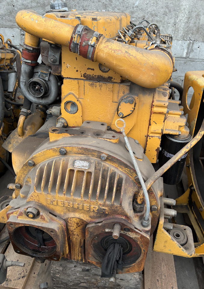 Liebherr D904T D 904 T Silnik Kompletny Blok Koło Zamachowe Wał Korbowy Pokrywa Miska CZĘŚCI - Vztrajnik za Kmetijski stroj: slika 4 Liebherr D904T D 904 T Silnik Kompletny Blok Koło Zamachowe Wał Korbowy Pokrywa Miska CZĘŚCI - Vztrajnik za Kmetijski stroj: slika 4