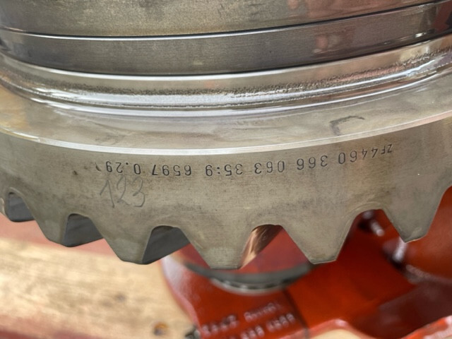 Liebherr L544 atak talerz 9:35 , ZF AP-409/DK , ZF4460366063 - Diferencialni menjalnik za Gradbeni stroj: slika 4 Liebherr L544 atak talerz 9:35 , ZF AP-409/DK , ZF4460366063 - Diferencialni menjalnik za Gradbeni stroj: slika 4