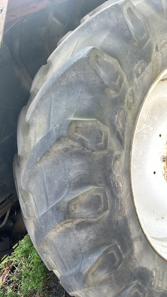 Massey Ferguson 3690 koło kompletne tylne 42 cale - Kompletno kolo za Kmetijski stroj: slika 2 Massey Ferguson 3690 koło kompletne tylne 42 cale - Kompletno kolo za Kmetijski stroj: slika 2