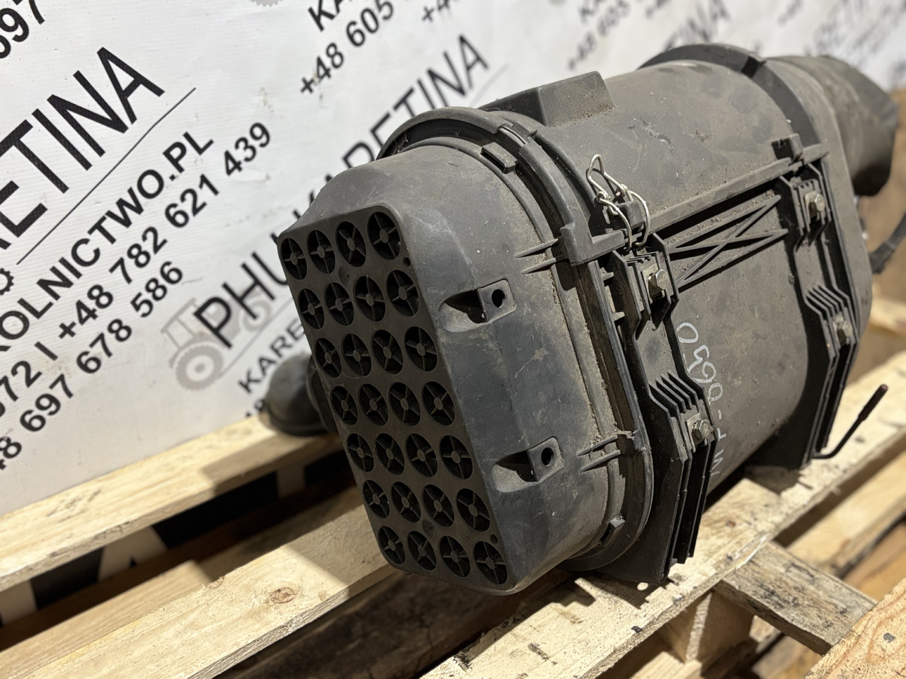 Massey Ferguson 4286482M92 Obudowa Filtra Powietrza Zespół - Zračni filter za Kmetijski stroj: slika 1 Massey Ferguson 4286482M92 Obudowa Filtra Powietrza Zespół - Zračni filter za Kmetijski stroj: slika 1