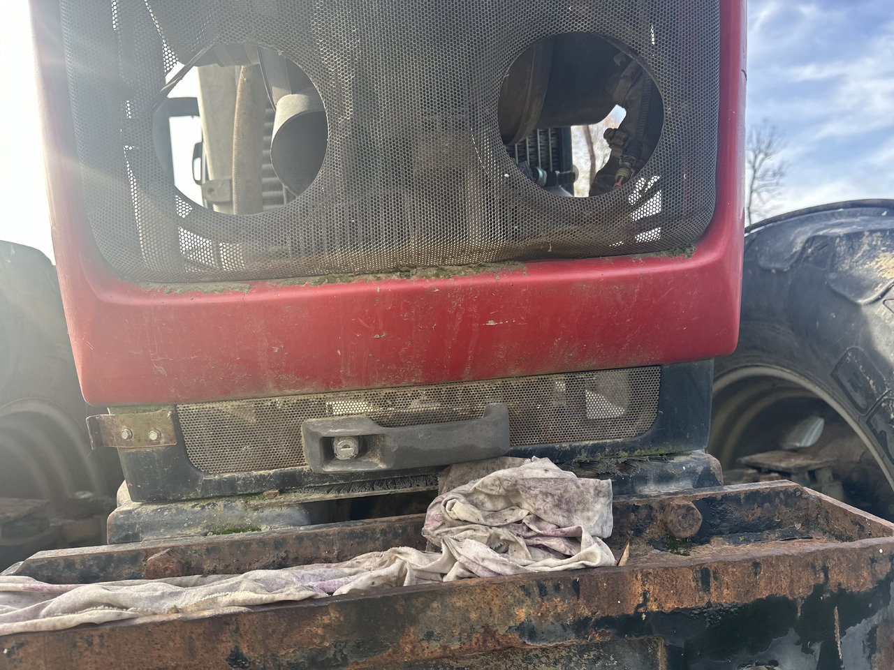Massey Ferguson 6480 - 6499 grill przedni maska atrapa - Karoserija in zunanjost za Traktor: slika 1 Massey Ferguson 6480 - 6499 grill przedni maska atrapa - Karoserija in zunanjost za Traktor: slika 1