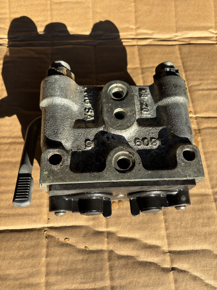 Massey Fergusson - zawór gniazdo hydrauliczne 3796260M1 ACP0307080 - Hidravlični ventil za Kmetijski stroj: slika 3 Massey Fergusson - zawór gniazdo hydrauliczne 3796260M1 ACP0307080 - Hidravlični ventil za Kmetijski stroj: slika 3