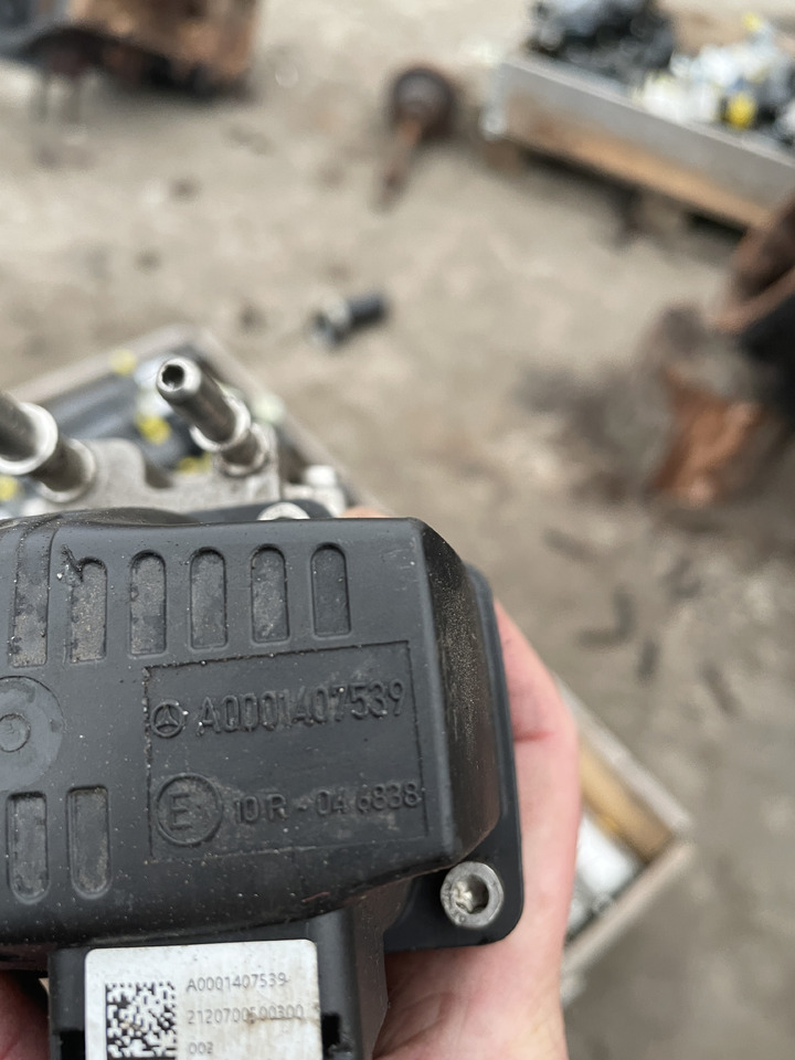 Mercedes Cummins Detroit - dozownik DEF - A0001407539 A0001405139 - Izpušni sistem za Gradbeni stroj: slika 2 Mercedes Cummins Detroit - dozownik DEF - A0001407539 A0001405139 - Izpušni sistem za Gradbeni stroj: slika 2