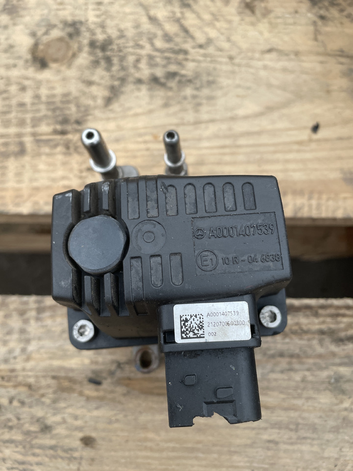 Mercedes Cummins Detroit - dozownik DEF - A0001407539 A0001405139 - Izpušni sistem za Gradbeni stroj: slika 1 Mercedes Cummins Detroit - dozownik DEF - A0001407539 A0001405139 - Izpušni sistem za Gradbeni stroj: slika 1