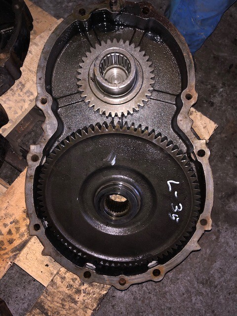 OBUDOWA MOSTU , TRYBY ZF AV 230 VOLVO L30 L35 ZETTELMEYER 602 - Transmission za Gradbeni stroj: slika 2 OBUDOWA MOSTU , TRYBY ZF AV 230 VOLVO L30 L35 ZETTELMEYER 602 - Transmission za Gradbeni stroj: slika 2