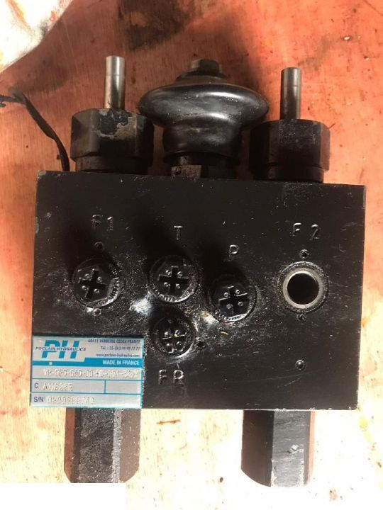 Pompa Hydrauliczna Poclain A11826E VB-0B0-0A0-00-H0-004-347X - Hidravlična črpalka za Kmetijski stroj: slika 1 Pompa Hydrauliczna Poclain A11826E VB-0B0-0A0-00-H0-004-347X - Hidravlična črpalka za Kmetijski stroj: slika 1