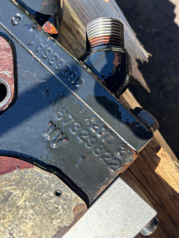 CNH Case Puma / New Holland 230 Sekcja Rozdzielacza 87330318 87329822 51443156 - Rezervni deli za Kmetijski stroj: slika 2 CNH Case Puma / New Holland 230 Sekcja Rozdzielacza 87330318 87329822 51443156 - Rezervni deli za Kmetijski stroj: slika 2