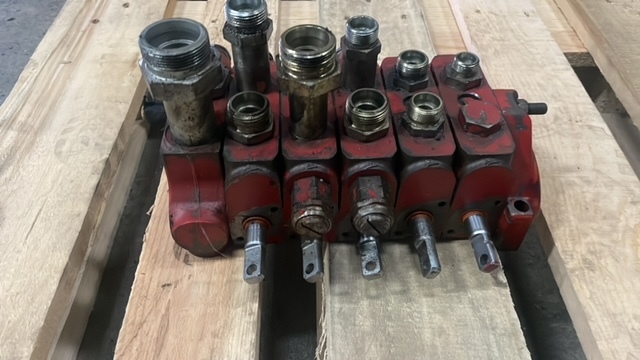 Rozdzielacz Manitou 626 | 628 - Sekcja Rozdzielacza - Hidravlika za Kmetijski stroj: slika 5 Rozdzielacz Manitou 626 | 628 - Sekcja Rozdzielacza - Hidravlika za Kmetijski stroj: slika 5
